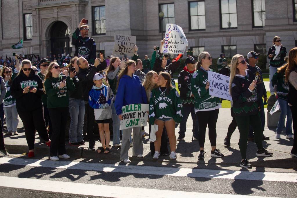 Silvertips fans await the teams return in front of Everett High School on May 16, 2026 following Everetts WHL Championship-clinching win against the Prince Albert Raiders the night before. (Joe Pohoryles / The Herald)