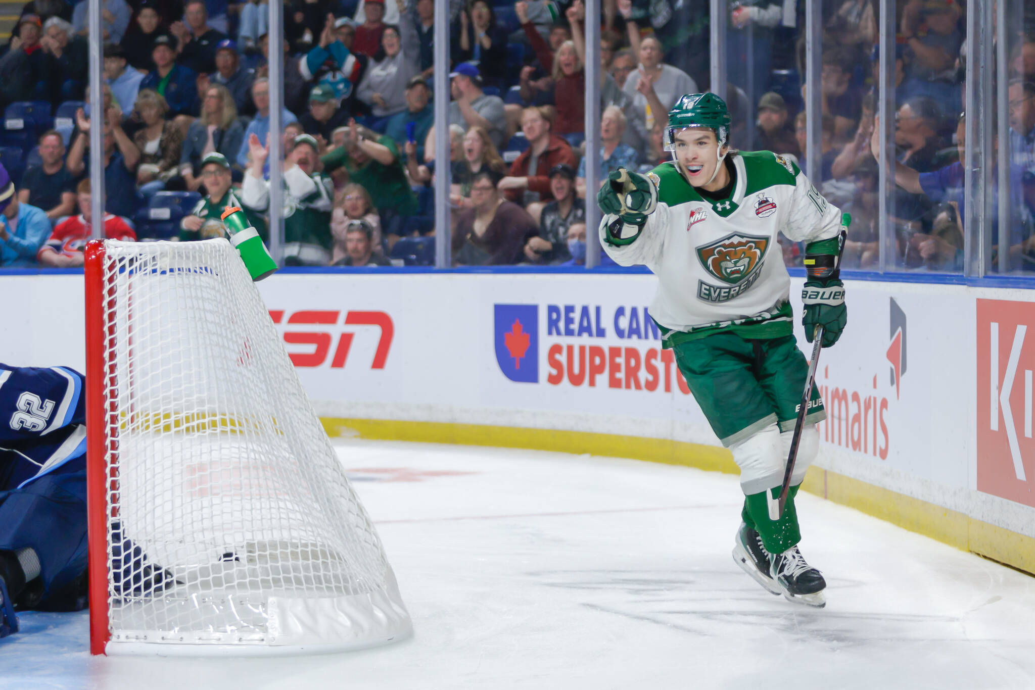 Silvertips capture first Memorial Cup round-robin win | HeraldNet.com