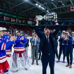 Rangers coach Jussi Ahokas lifts the Memorial Cup as the players cheer behind him after Kitcheners 6-2 win against Everett in the Memorial Cup Championship at Prospera Place on May 31, 2026. (Photo courtesy Steve Dunsmoor / CHL)