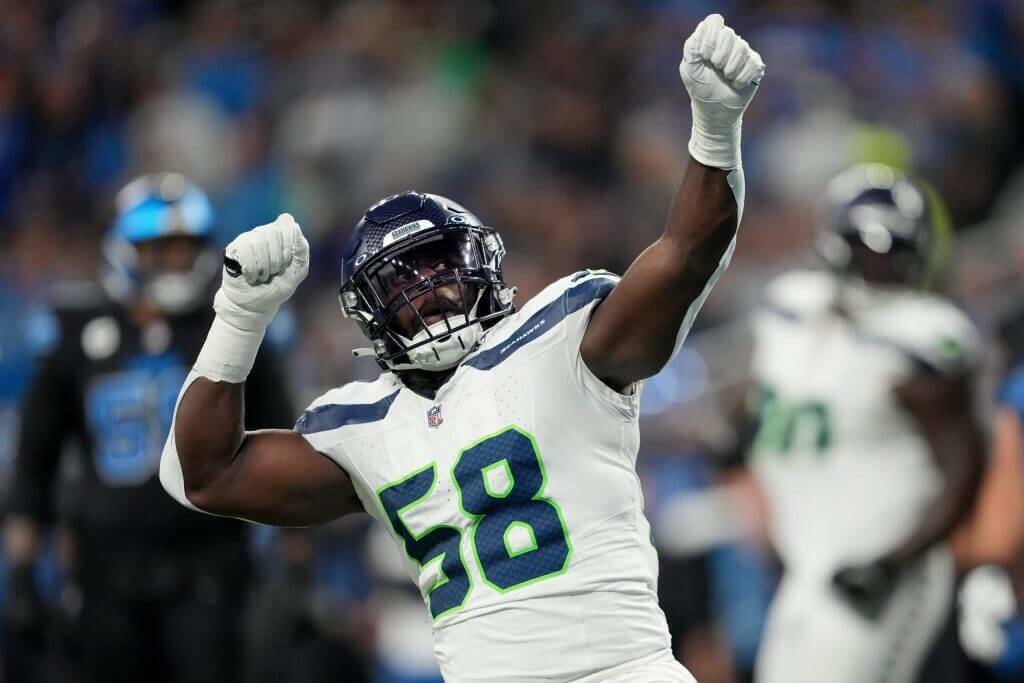 Seattle Seahawks, edge Derick Hall agree to extension | HeraldNet.com