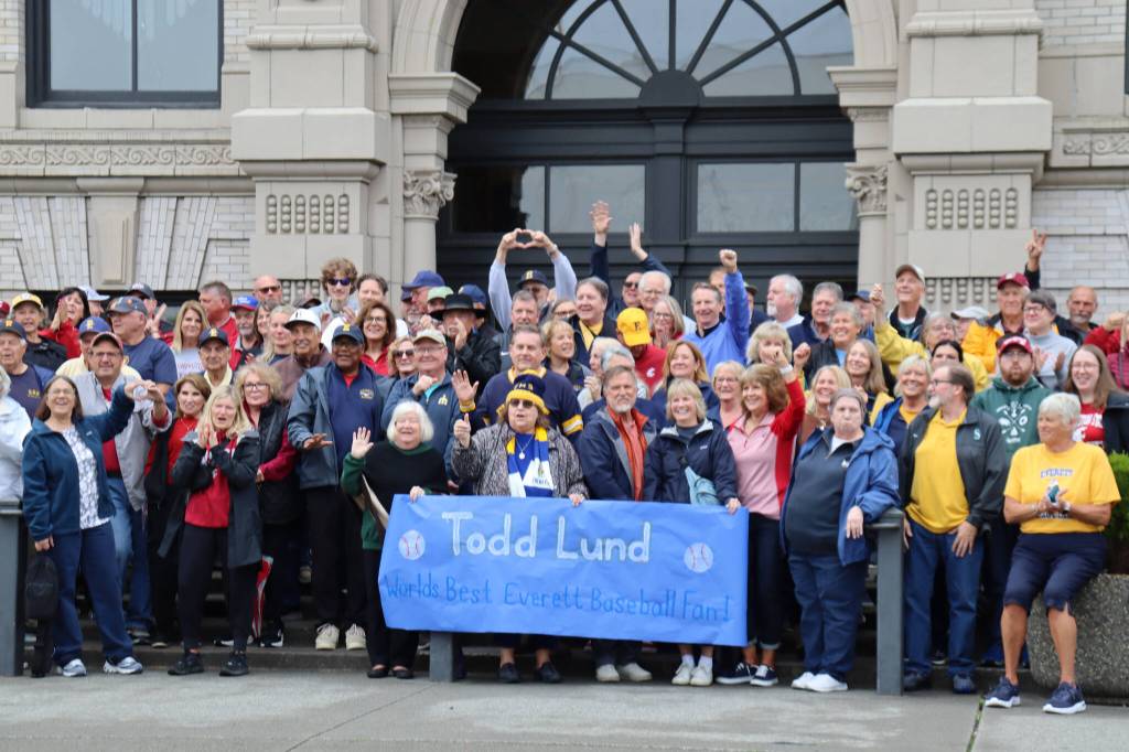 Ian Davis-Leonard / The Herald
Hundreds of people rallied at Everett High School to show support for businessman Todd Lund as he battles cancer on Monday.