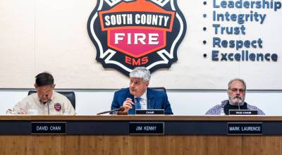 South County Fire Chair Jim Kenny leads a meeting on Tuesday, Sept. 2, 2025, in Everett, Washington. (Olivia Vanni / The Herald)