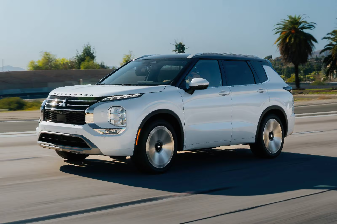 Outlander adds first-ever mild hybrid For 2026