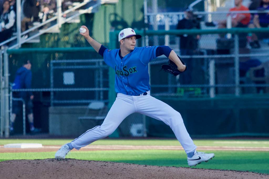 AquaSox starter Evan Truitt delivers a pitch during Everetts 6-3 win against the Tri-City Dust Devils at Everett Memorial Stadium on July 4, 2026. (Joe Pohoryles / The Herald)