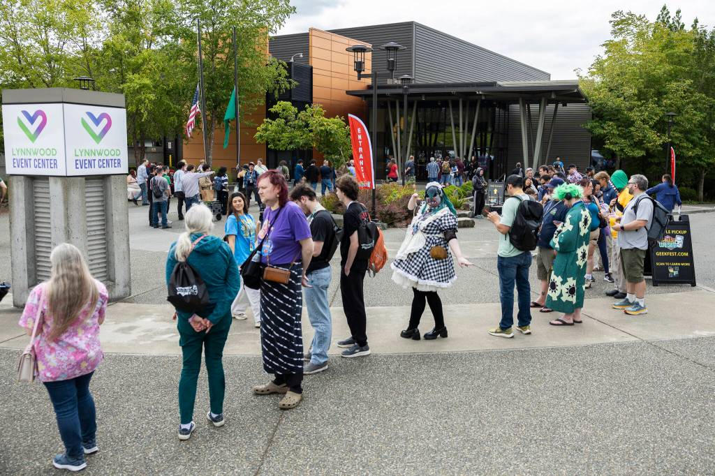 People line up outside of the Lynnwood Event Center before the opening of GeekFest West on Friday, July 17, 2026, in Lynnwood, Washington. (Olivia Vanni / The Herald)