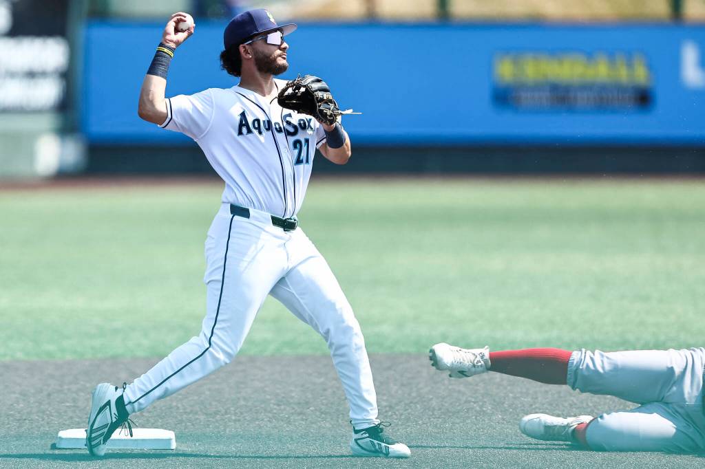 Axel Sanchez #21 of the Everett AquaSox turns a double play during the game against the Spokane Indians on Thursday, Aug. 13, 2026 in Everett, Washington. (Olivia Vanni / The Herald)
